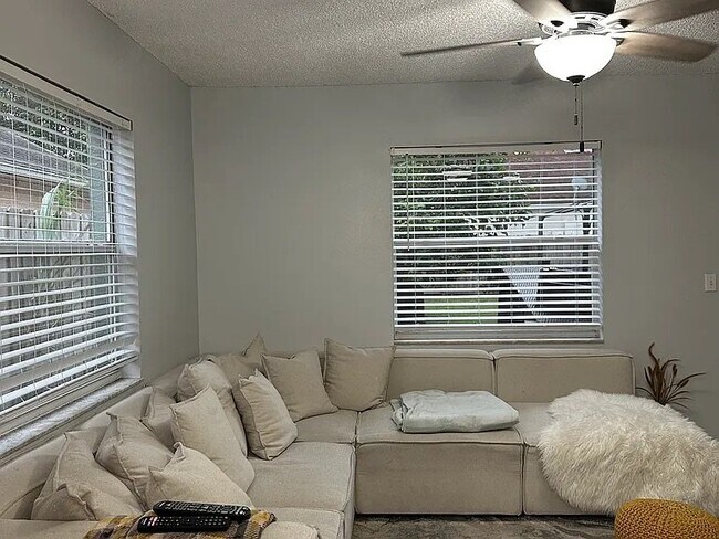 Foto del edificio - 9972 Dean Oaks Ct
