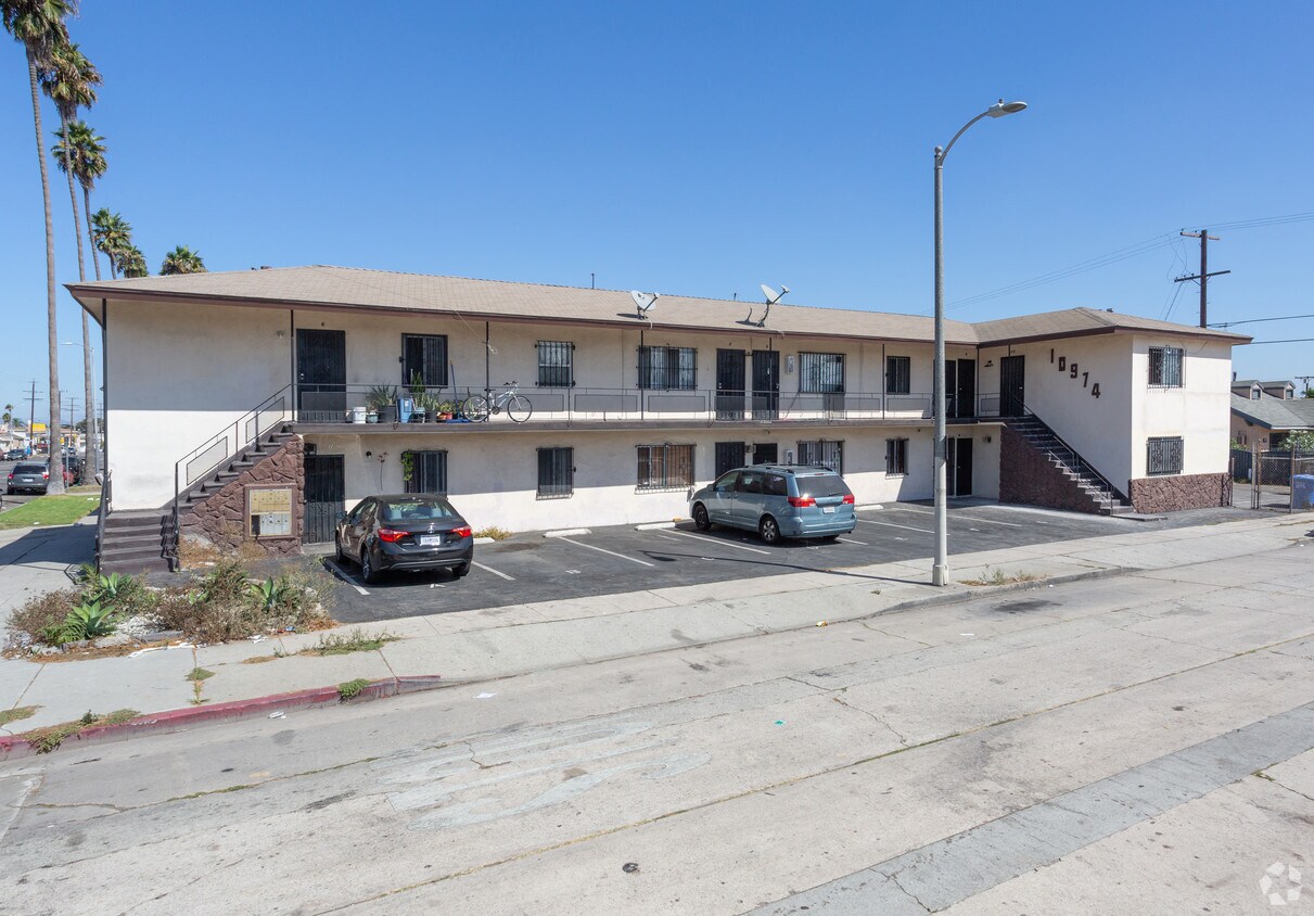 Primary Photo - 10974 S Figueroa St