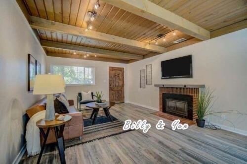Building Photo - 2240 El Camino Ave