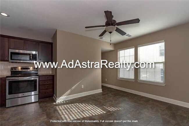 Foto del edificio - Gorgeous Like New KCMO Townhome-Available ...
