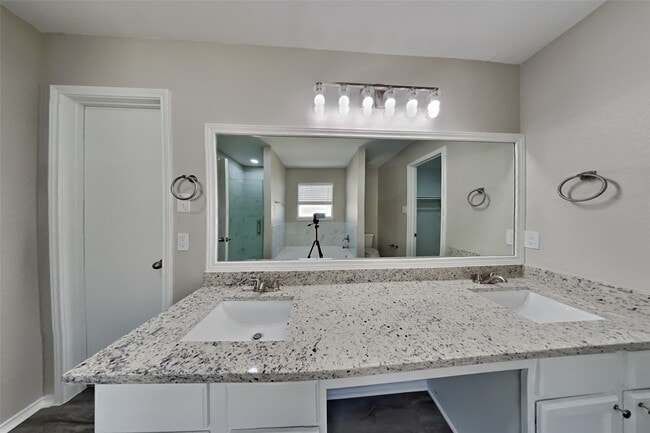 Building Photo - 20911 Hazy Bluff Ct