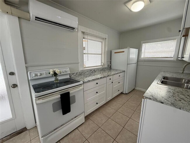 Foto del edificio - 408 3rd Ave E