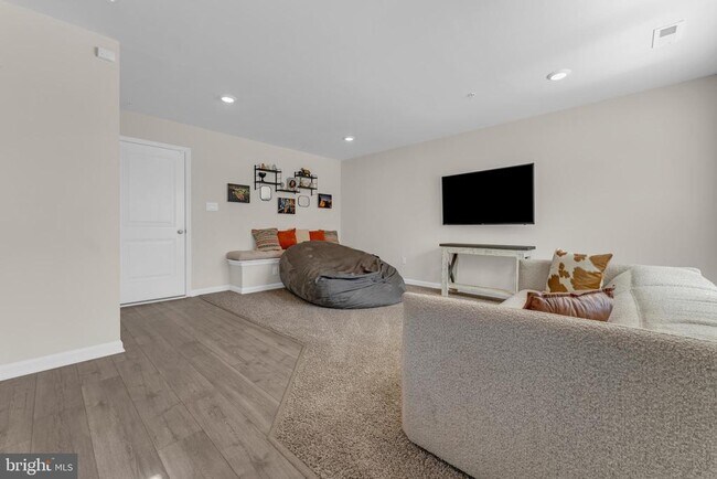 Foto del edificio - 8805 Mimosa Ave