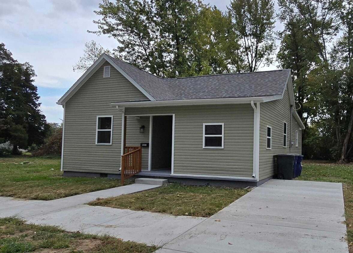 Primary Photo - 611 E Spruce St