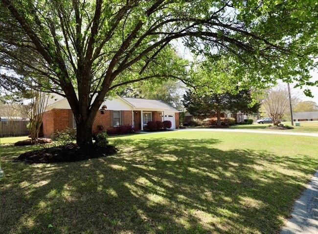 Foto del edificio - 2415 Edmunds Dr