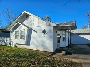 Building Photo - 2320 S Olympia Ave