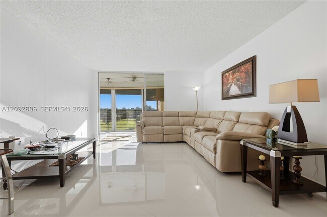Foto del edificio - 23249 Barwood Ln N