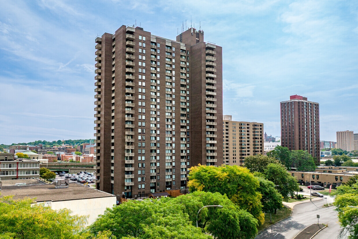 Primary Photo - Jefferson Tower