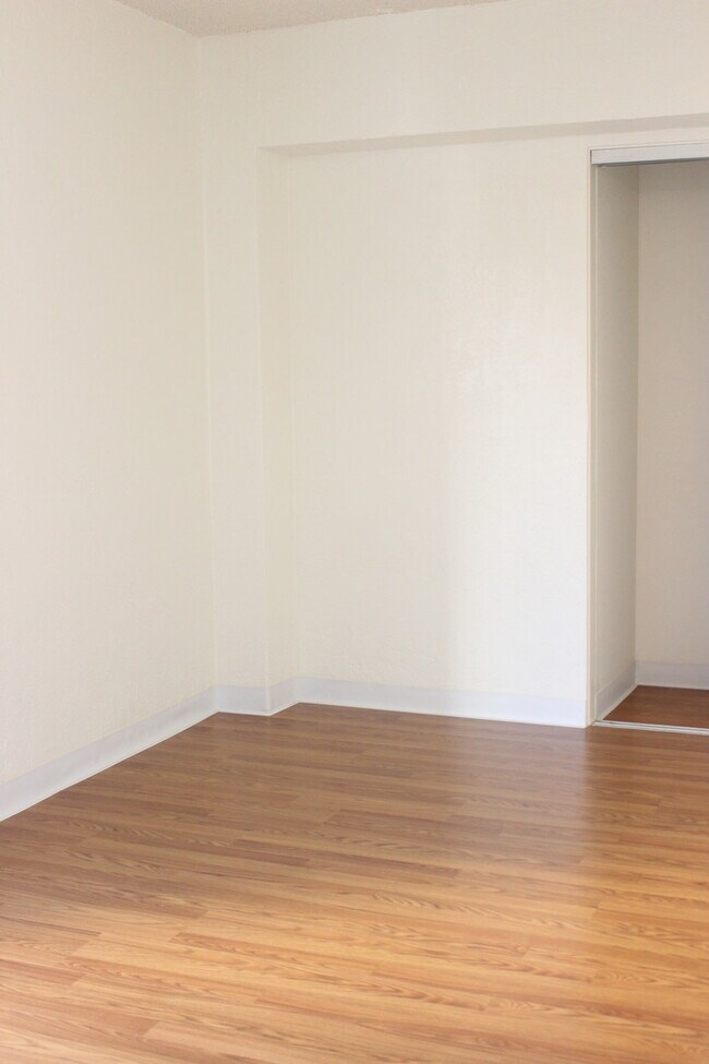 Foto del edificio - 2120 Fern St