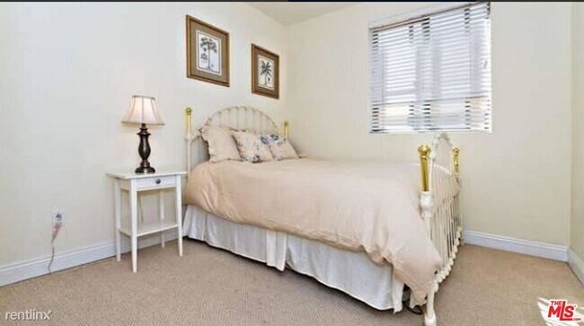Foto del edificio - 10617 Eastborne Ave