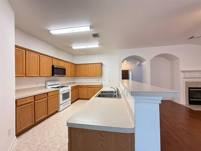 Foto del edificio - 522 Cedar Branch Dr