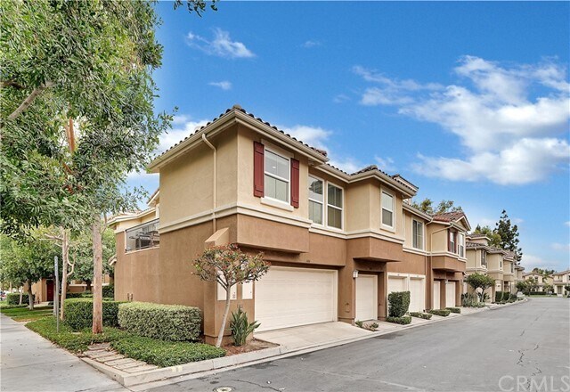 Foto del edificio - 1406 Elk Grove