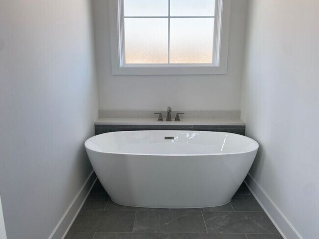 Foto del edificio - Luxury 4 Bed 3 Bath - 4 Minutes from Downt...