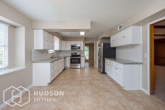 Building Photo - 14211 Lakewood Forest Dr
