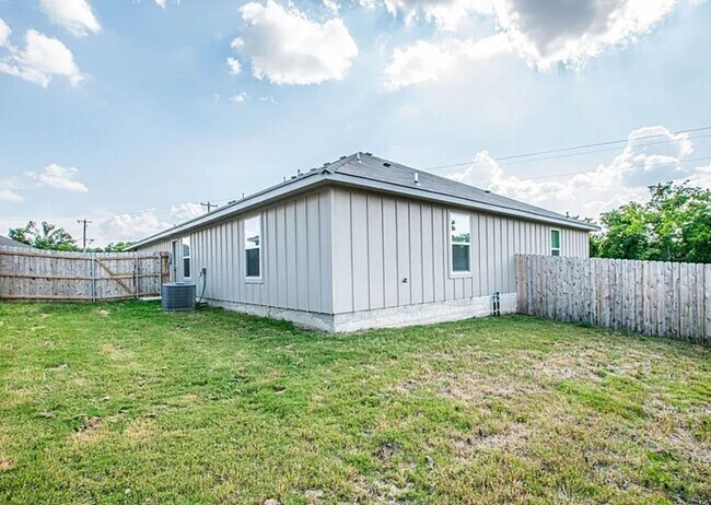 Foto del edificio - AVAILABLE SOON! (SECTION 8 ACCEPTED)