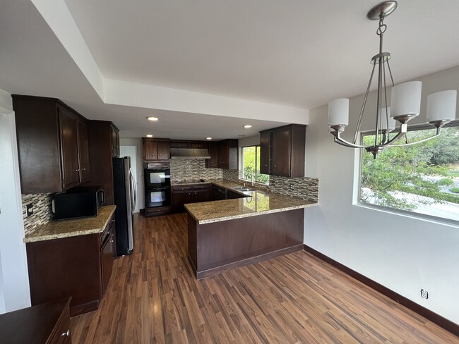 Foto del edificio - 490 Starlight Crest Dr