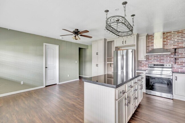 Building Photo - 10821 Texas 150, Unit 15