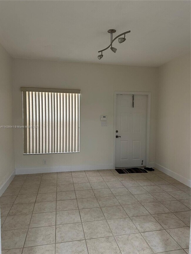 Building Photo - 808 NW 170th Terrace