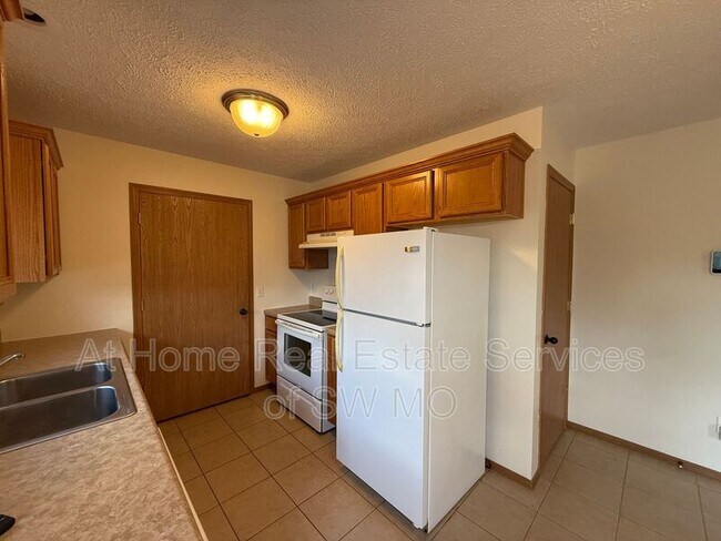 Building Photo - 864 Lorenza Dr