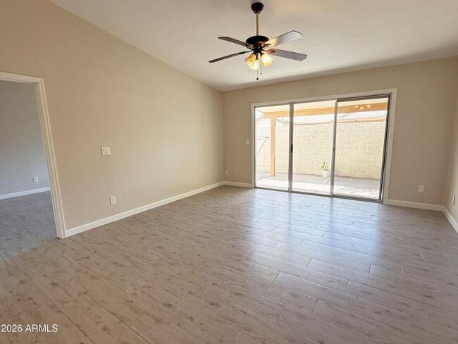 Building Photo - 2605 W Willow Ave