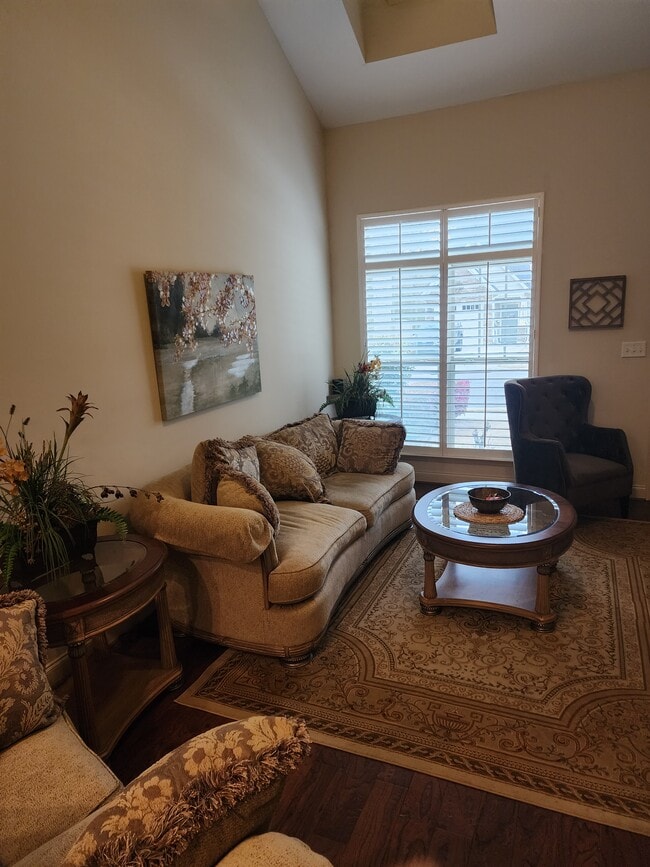 Den - 3016 Pointewest Dr