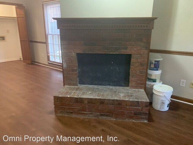Building Photo - 2 br, 2.5 bath House - 5560 Blossom Ln