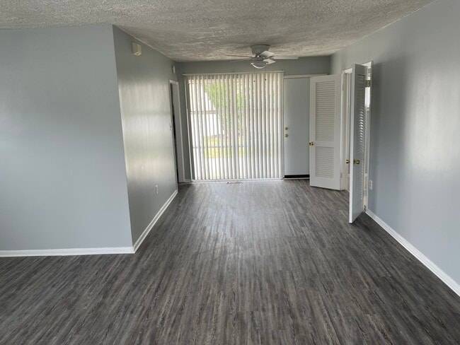 Living/dining - 8730 Stockwell Rd