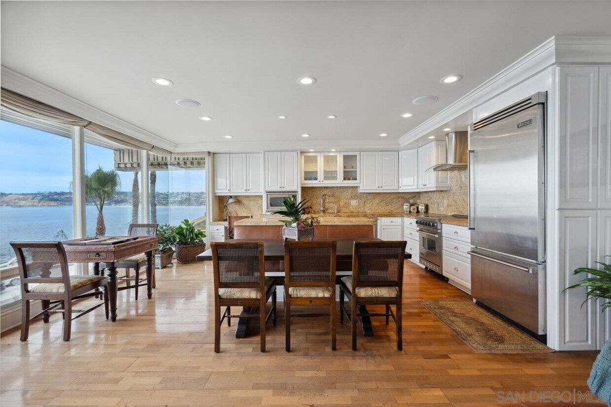 Foto principal - 1219 Coast Blvd