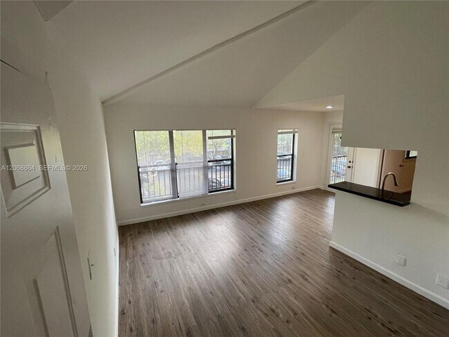 Foto del edificio - 8739 NW 39th St