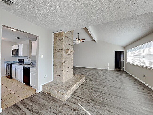 Building Photo - 3404 Vine Ridge
