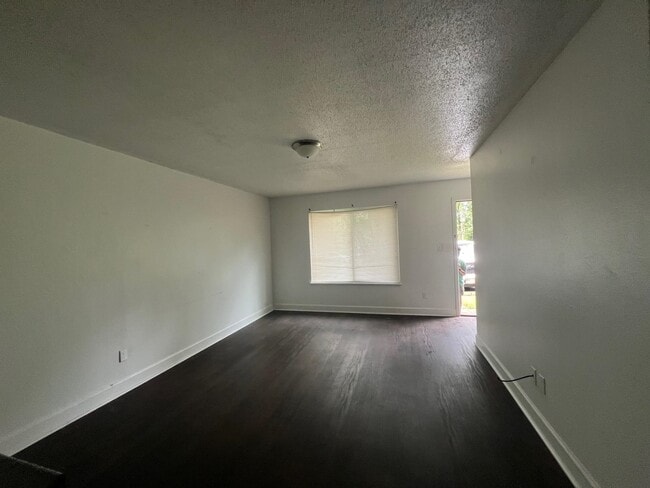 Building Photo - 125 Columbia Dr