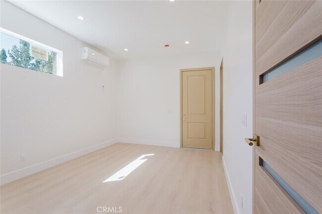 Building Photo - 11124 Yolanda Ave