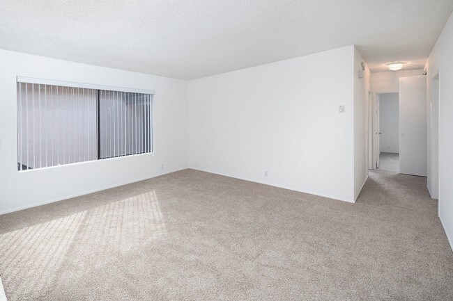 Foto del edificio - *OPEN HOUSE: 7/26 10AM-12PM* 2BR In The He...