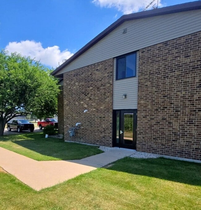 Exterior - Country Village Apartments