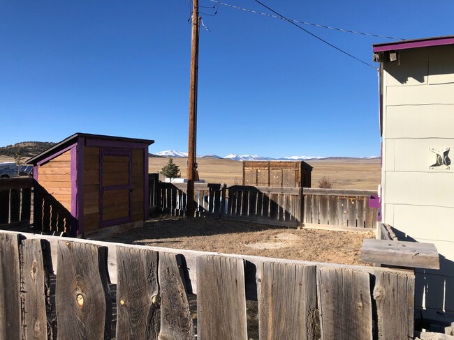 Building Photo - Hartsel! Fenced Yard! Beautiful Views!