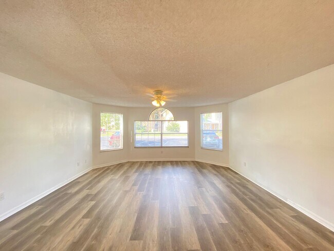 Foto del edificio - 2751 N Poinciana Blvd