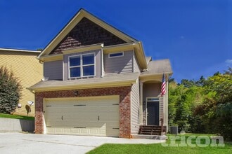 Building Photo - 10 Carriage Hls Dr SE