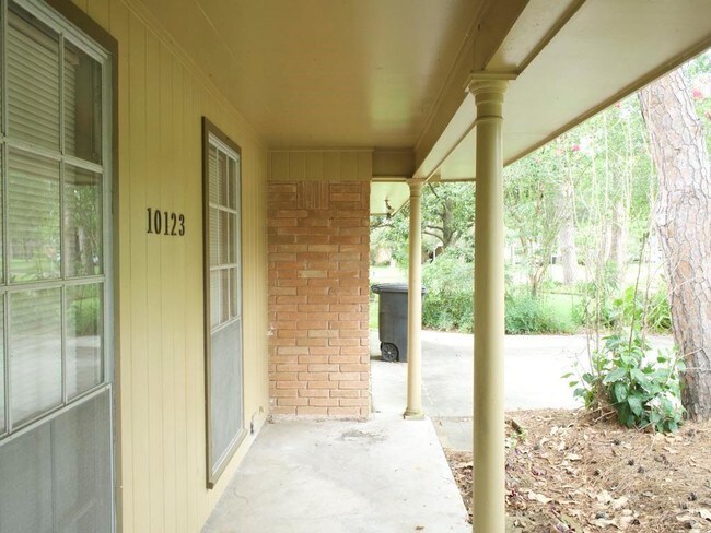 Building Photo - 10123 Chatterton Dr