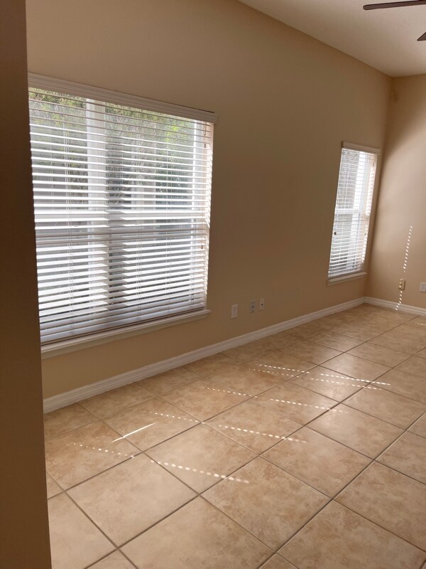 Foto del edificio - 546 Pinebranch Cir