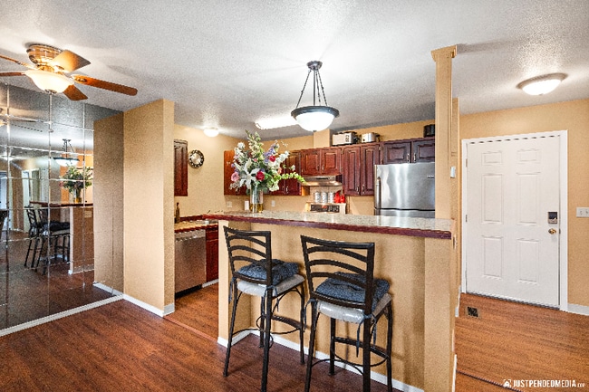 Foto del edificio - 3030 Denali St