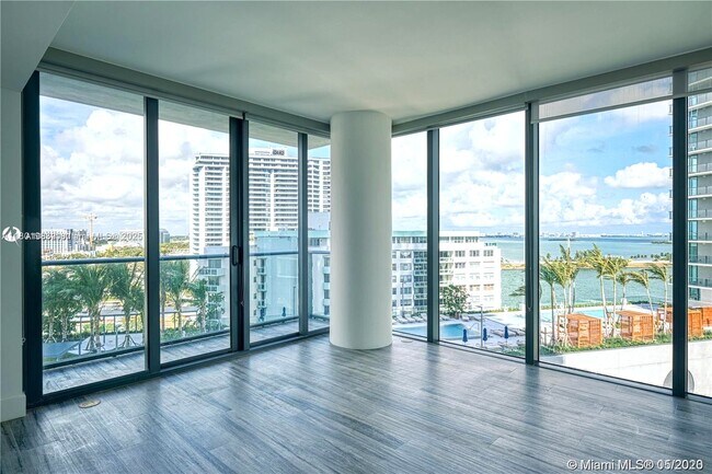 Foto del edificio - 650 NE 32nd St