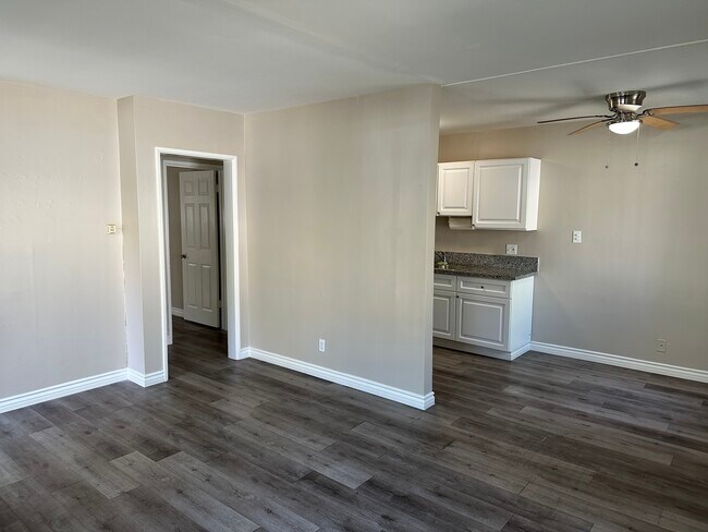 Building Photo - 10159 Fernglen Ave