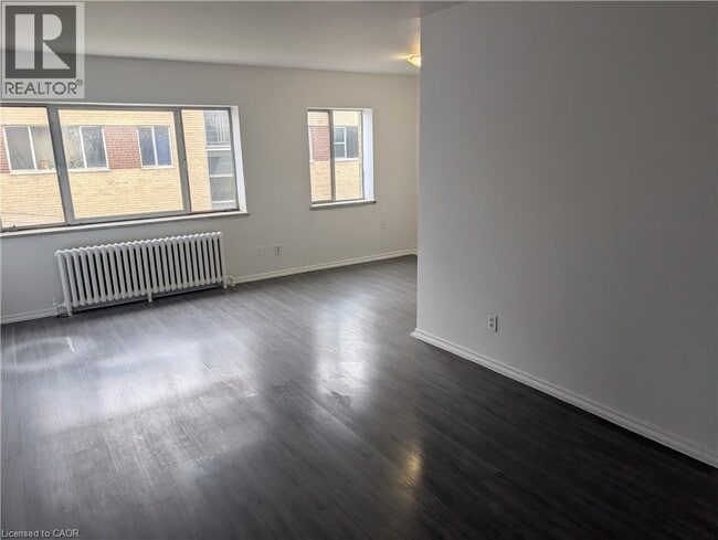 Building Photo - 799 Robinson St