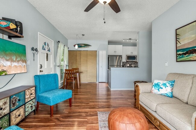 Building Photo - FULLY FURNISHED, 2/1.5 2nd floor condo in Keonekai Villages.