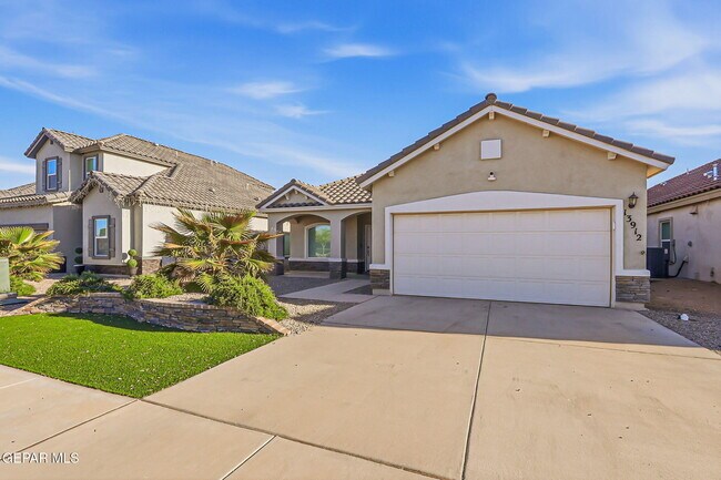 Building Photo - 13912 Loreina Luz Ave