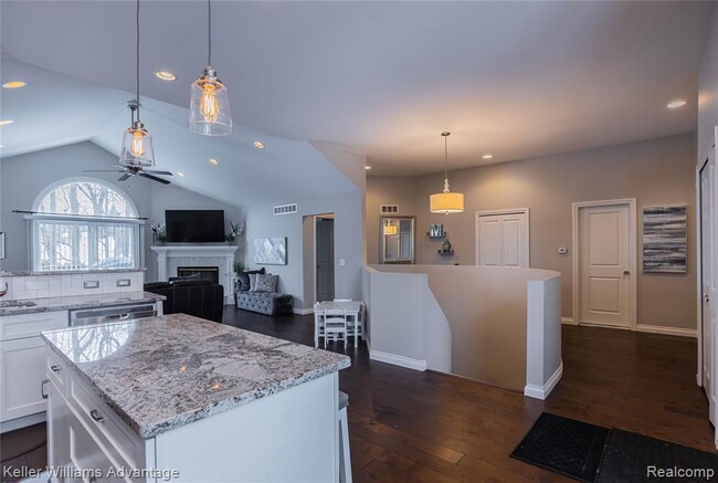 Building Photo - 29671 N Meadowridge