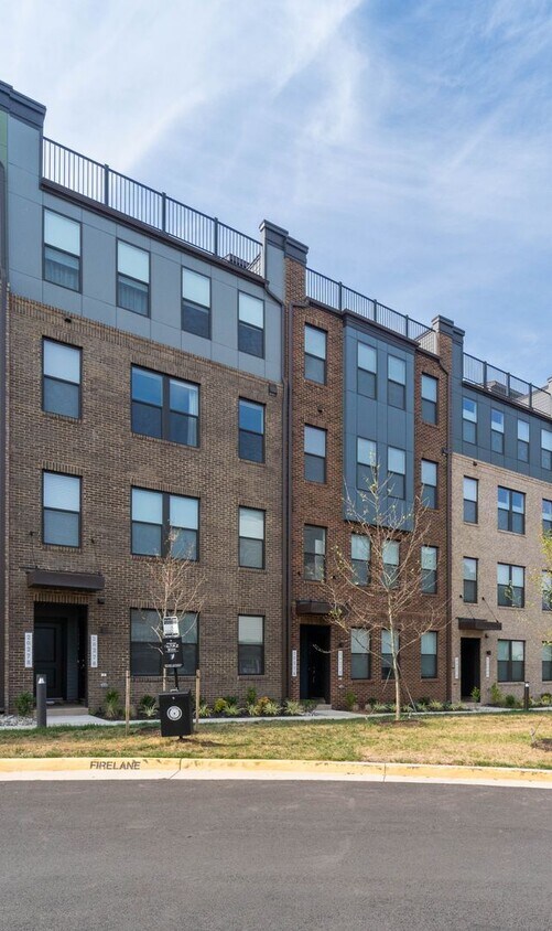 Primary Photo - 3 BD 2.5 BA Townhome in Ashburn Station