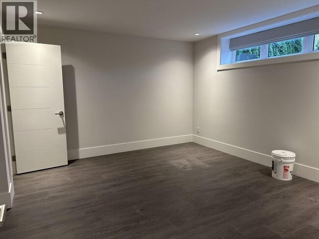 Photo du bâtiment - Garden Level-12XX FULTON AVENUE