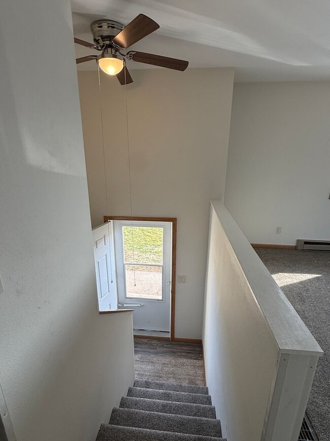 Building Photo - 4 Bedroom, 2 Bath Home for Rent in Black Hawk SD