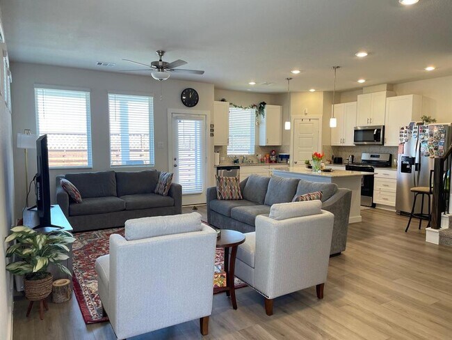 Foto del edificio - 14580 Slow River Ave